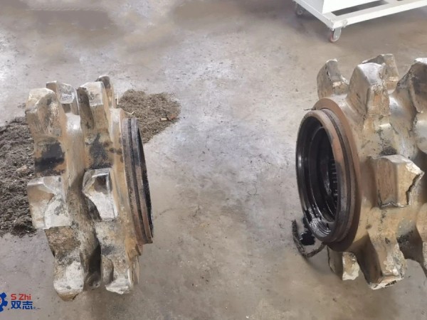 赴山西懷仁測繪刮板、橫梁、鏈輪體