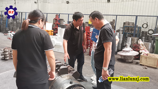 內(nèi)蒙客戶不遠(yuǎn)千里來到鄭州考察鏈輪組件廠家！