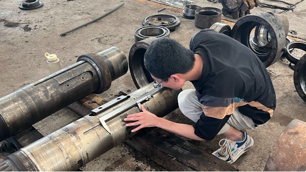 礦上測繪鏈輪軸組配件維修做新，第一時間為客戶解決問題是我們的宗旨！_河南雙志