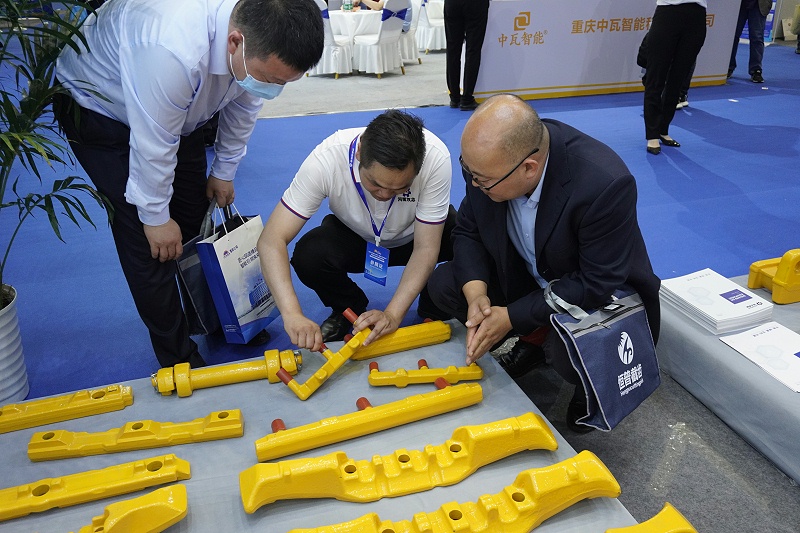 刮板、橫梁、啞鈴銷(xiāo)鍛件展示、講解