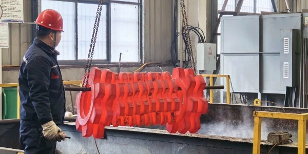 鏈輪體熱處理，強(qiáng)韌兼?zhèn)?，抗磨無(wú)憂(yōu)