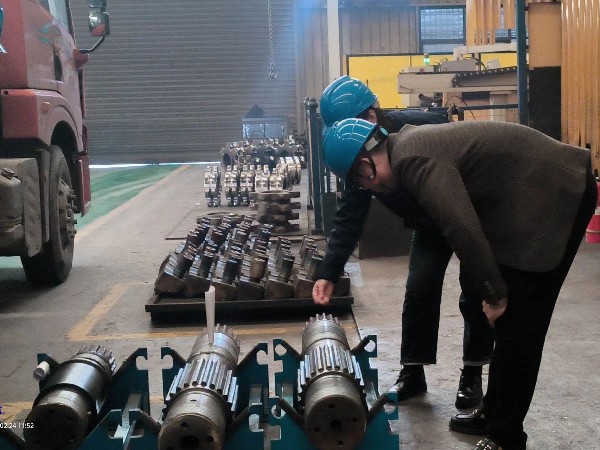 內(nèi)蒙古沙總蒞臨河南雙志，共鑒鏈輪軸組制造實(shí)力